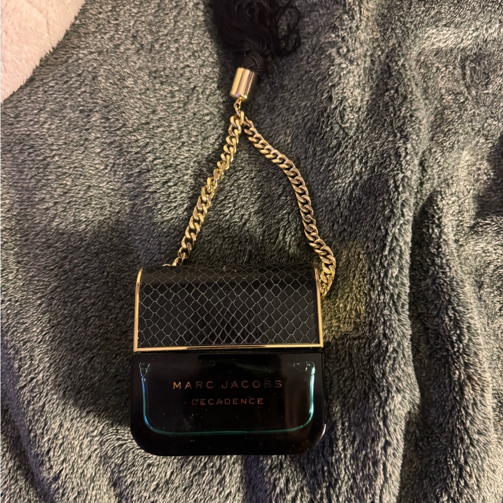 Marc Jacobs Decadence Black with Gold Chain Perfume